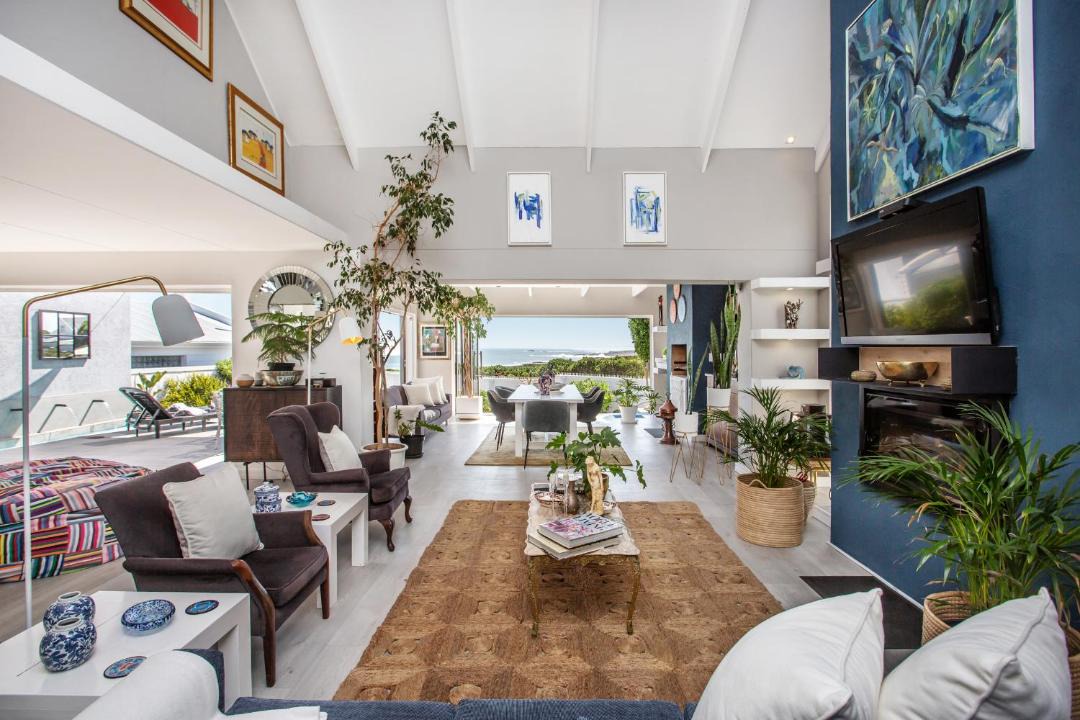Photo of Livingroom in Grotto Bay