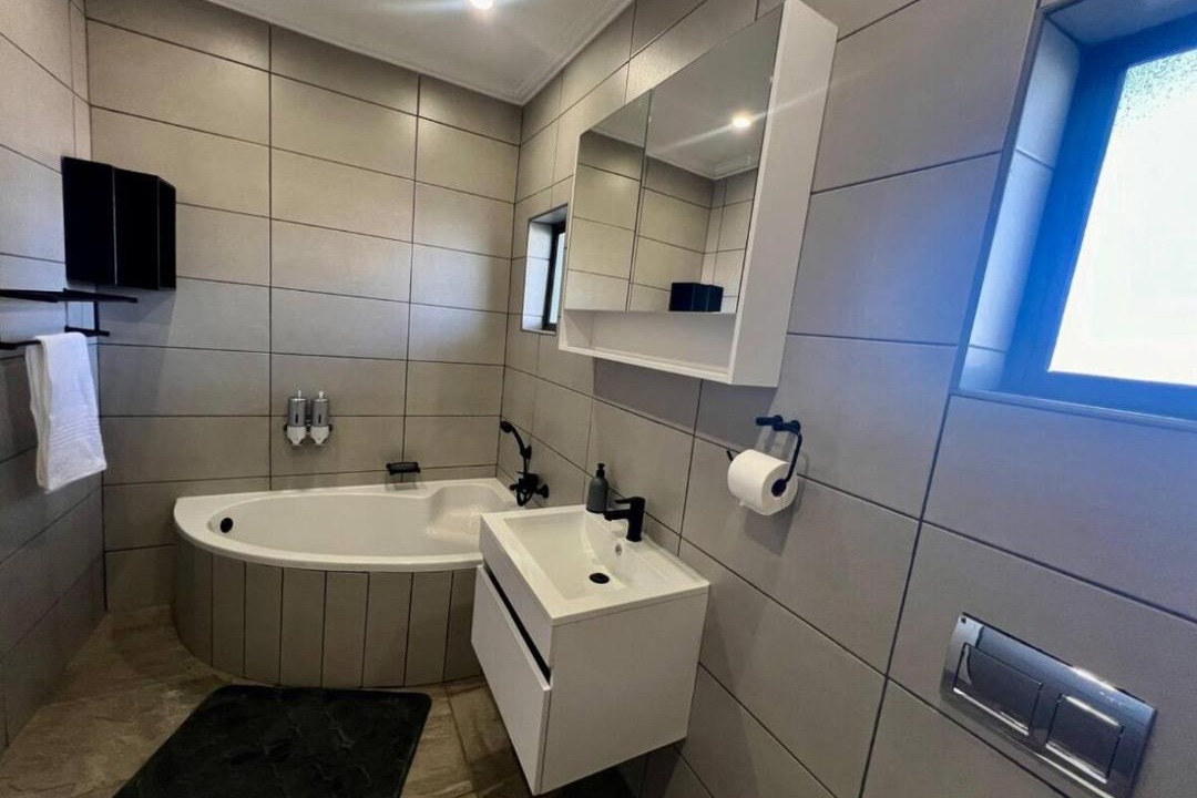 Photo of Bathroom in Akasia