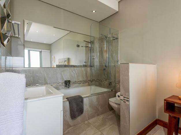 Photo of Bathroom in Shaka's Rock