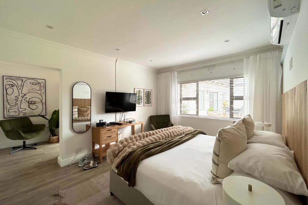 Photo of Bedroom in Lakeside