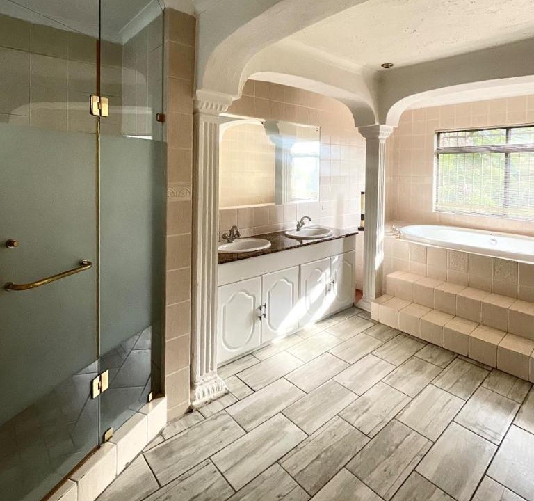 Photo of Bathroom in Garsfontein