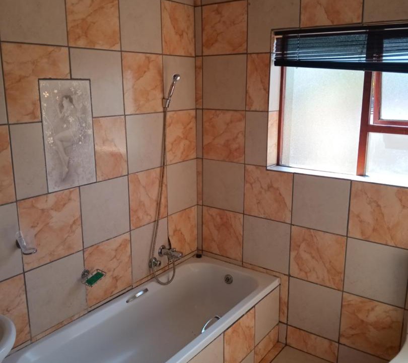 Photo of Bathroom in Emalahleni