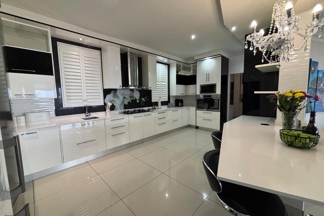 Photo of Kitchen in Mountainside