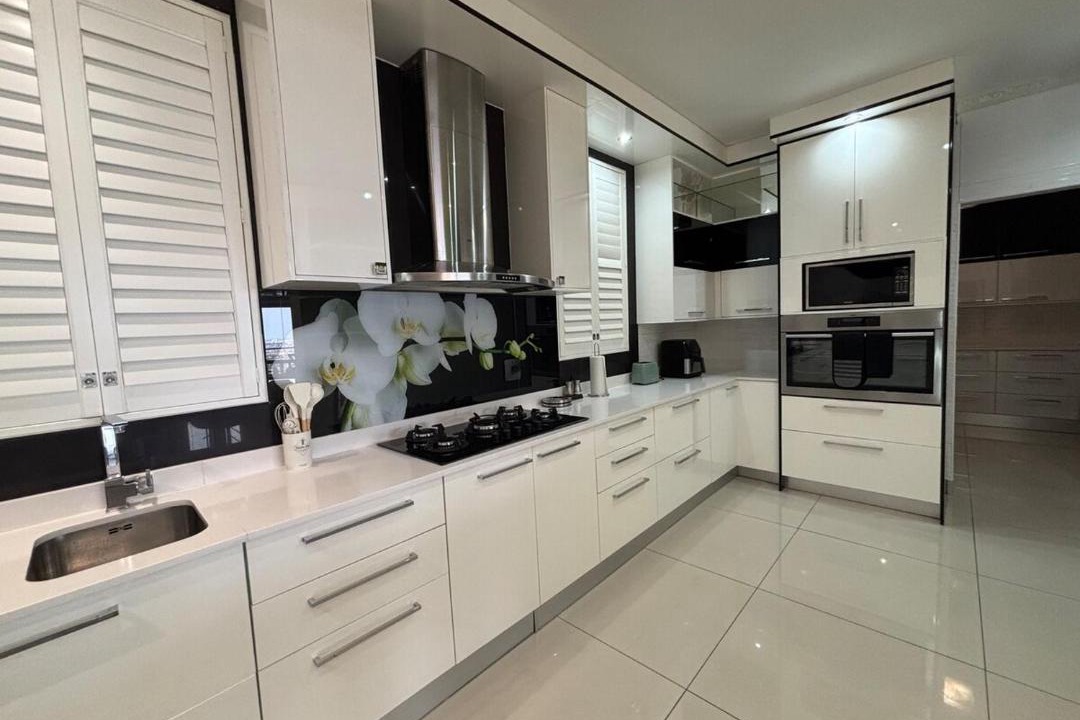Photo of Kitchen in Mountainside