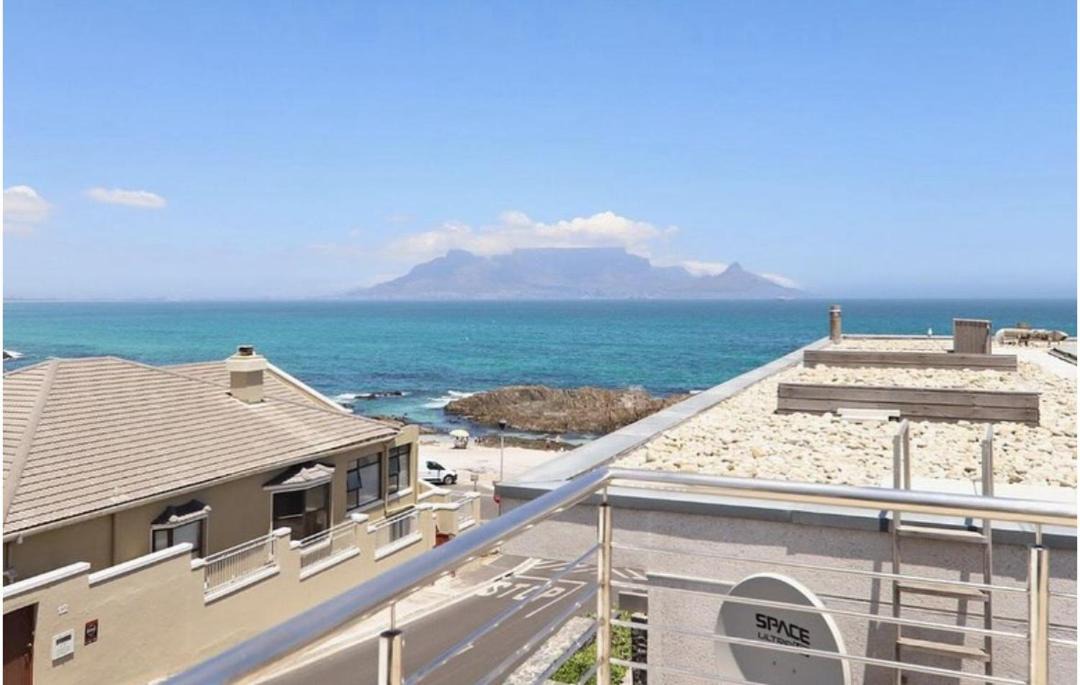 Photo of Others in Bloubergstrand