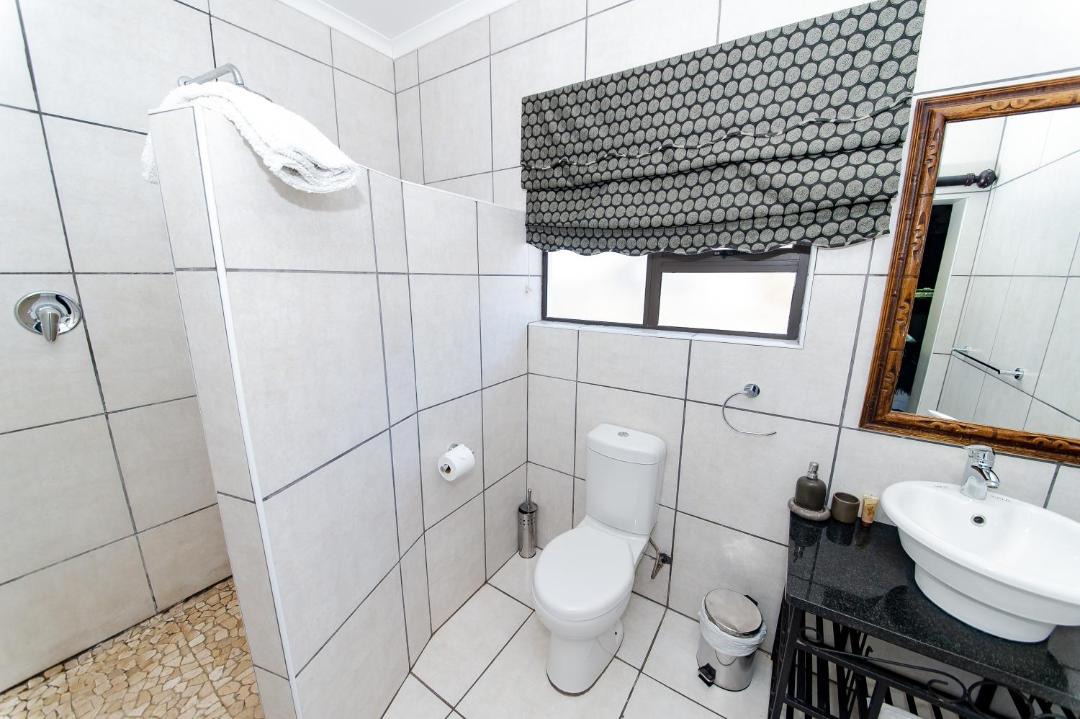 Photo of Bathroom in Springbok