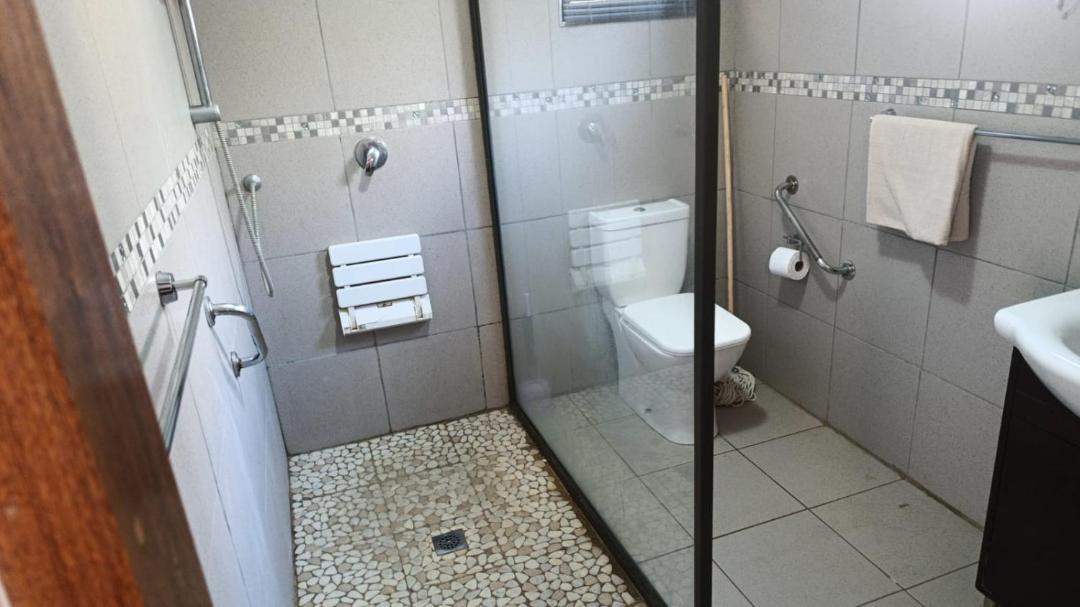 Photo of Bathroom in Universitas