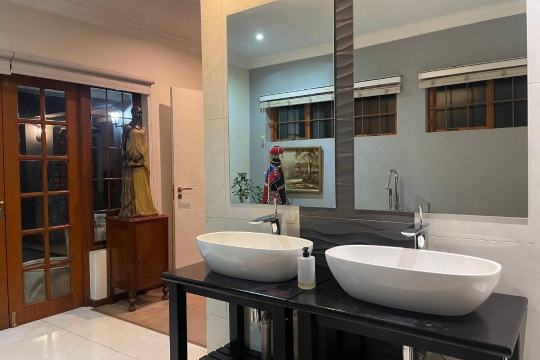 Photo of Bathroom in Greater Johannesburg Metropolitan Area