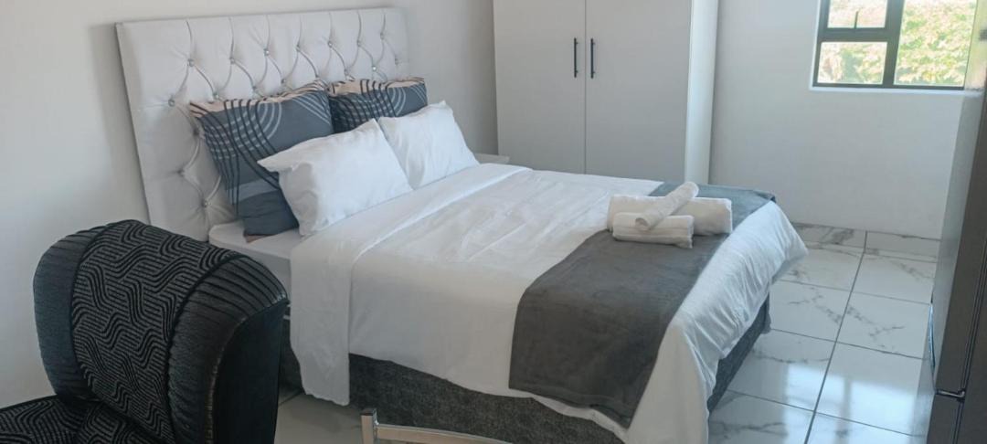 Photo of Bedroom in Tinley Manor