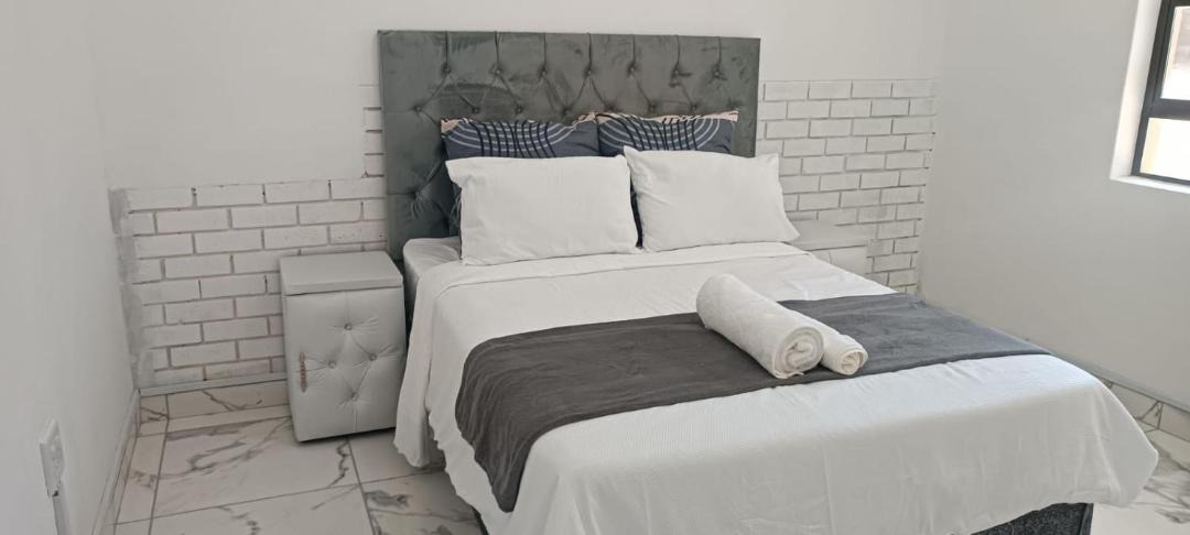 Photo of Bedroom in Tinley Manor