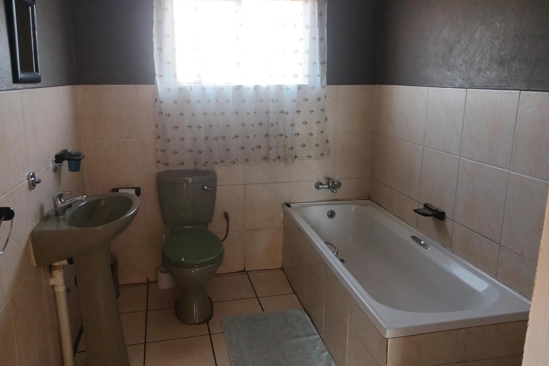 Photo of Bathroom in Emalahleni