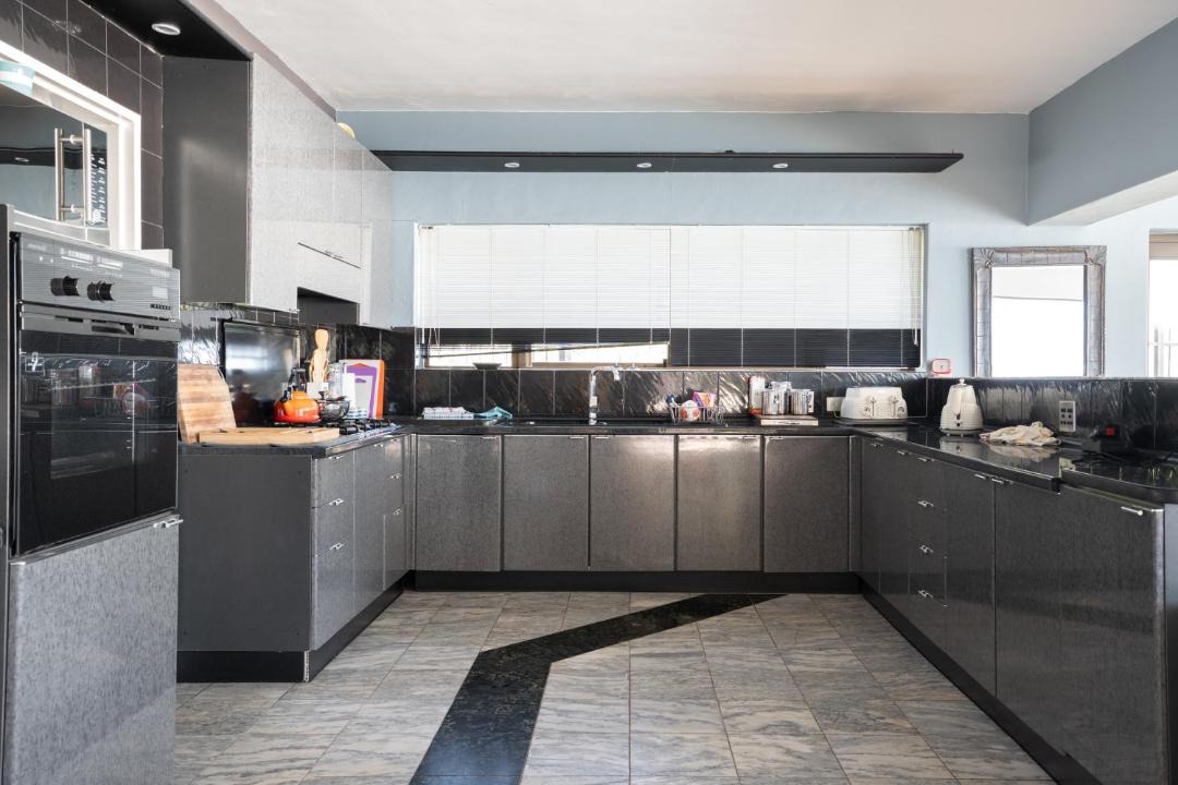 Photo of Kitchen in Mountainside
