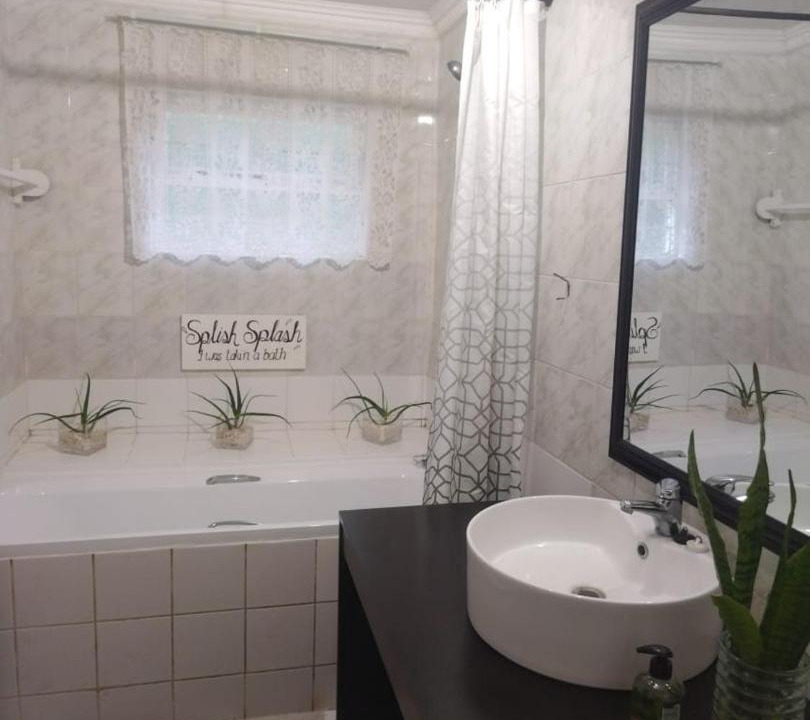 Photo of Bathroom in Umdoni