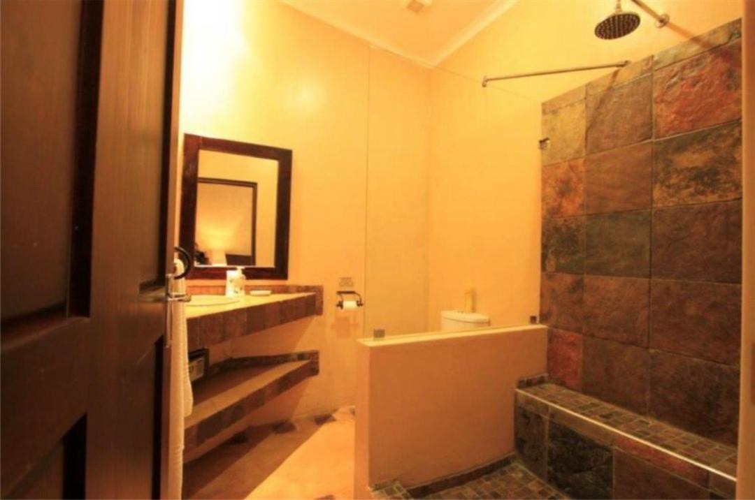 Photo of Bathroom in Thorny Bush Game Reserve