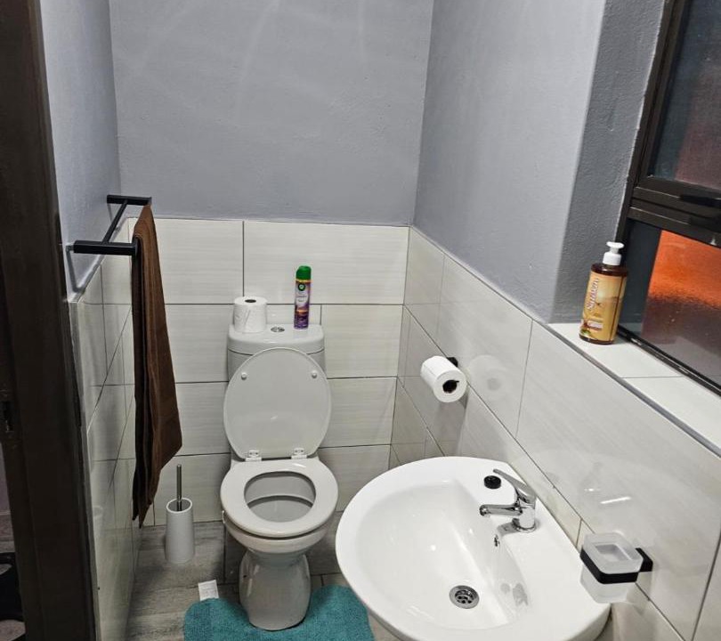 Photo of Bathroom in Emalahleni