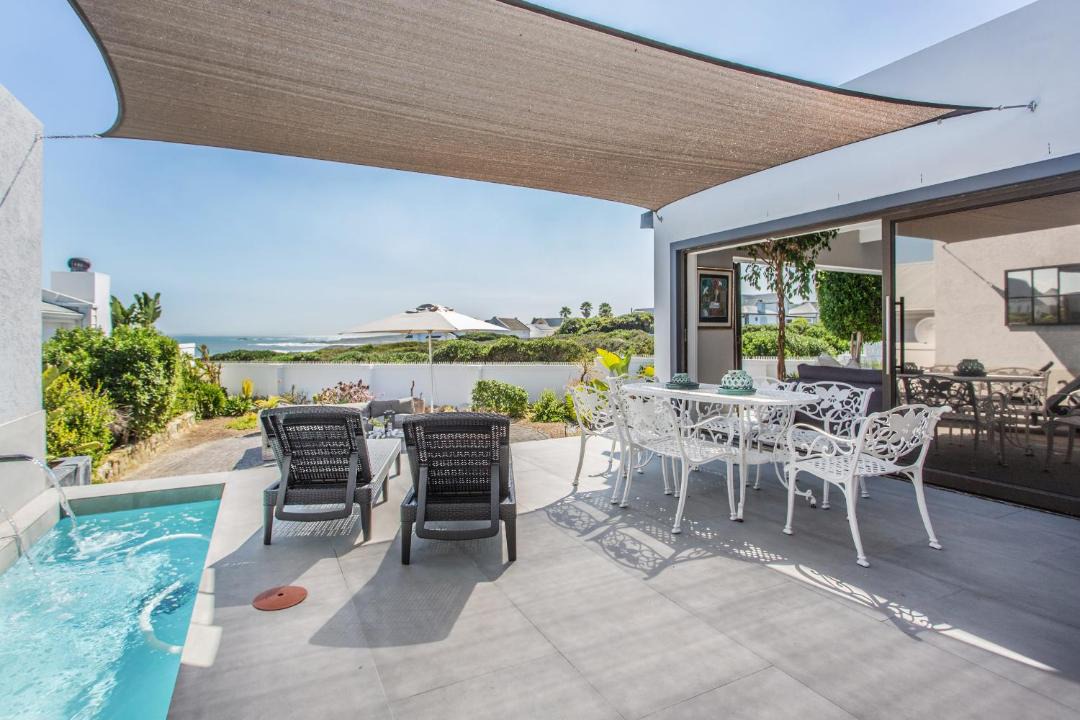 Photo of Patio Balcony in Grotto Bay
