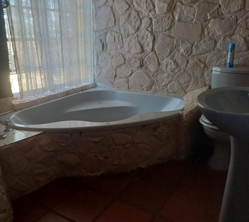 Photo of Bathroom in Emakhazeni