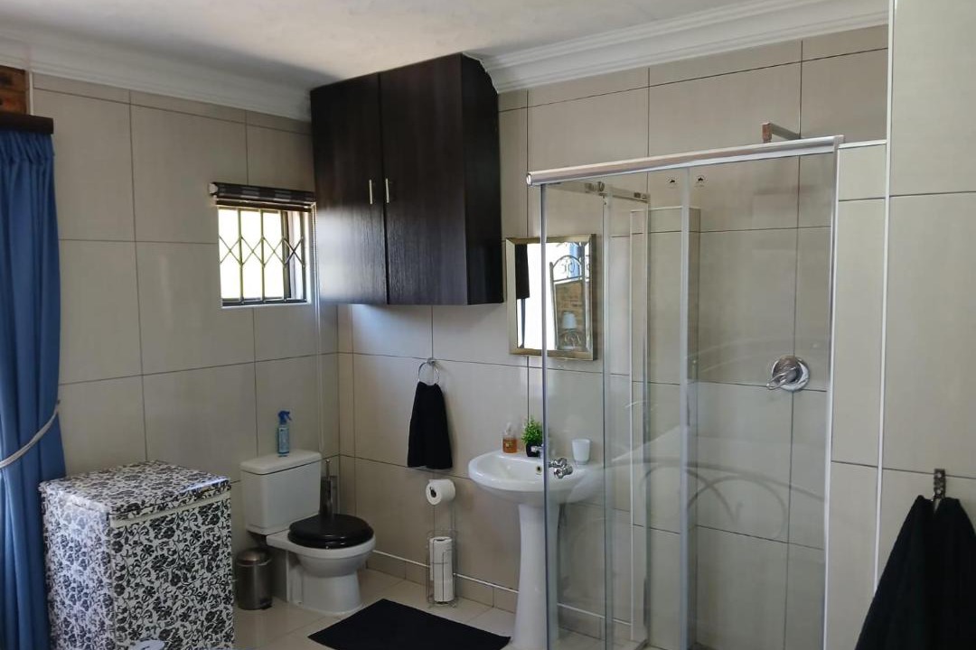 Photo of Bathroom in Oranjeville