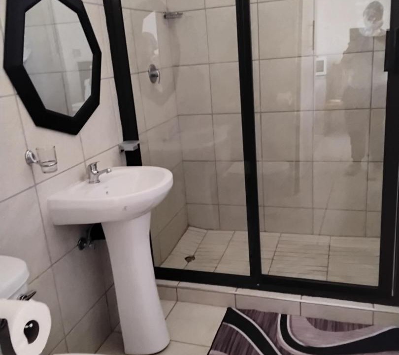 Photo of Bathroom in Muckleneuk