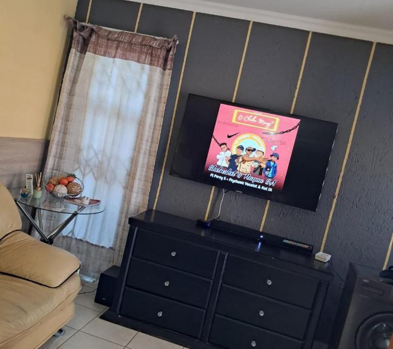 Photo of Livingroom in Greater Johannesburg Metropolitan Area