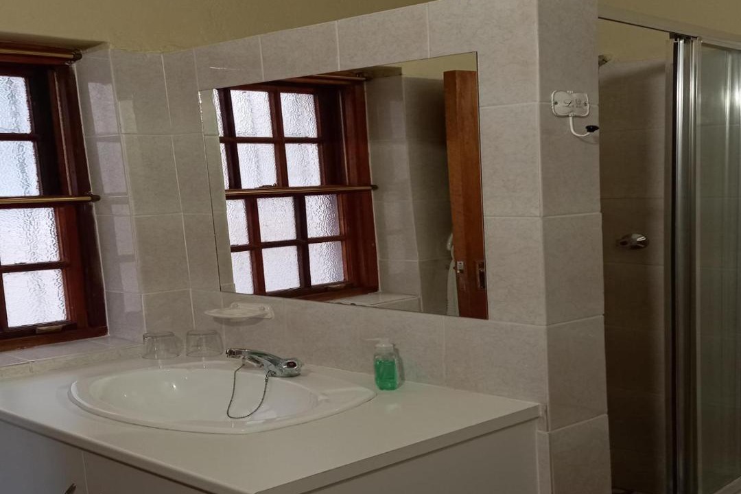 Photo of Bathroom in Graaff-Reinet