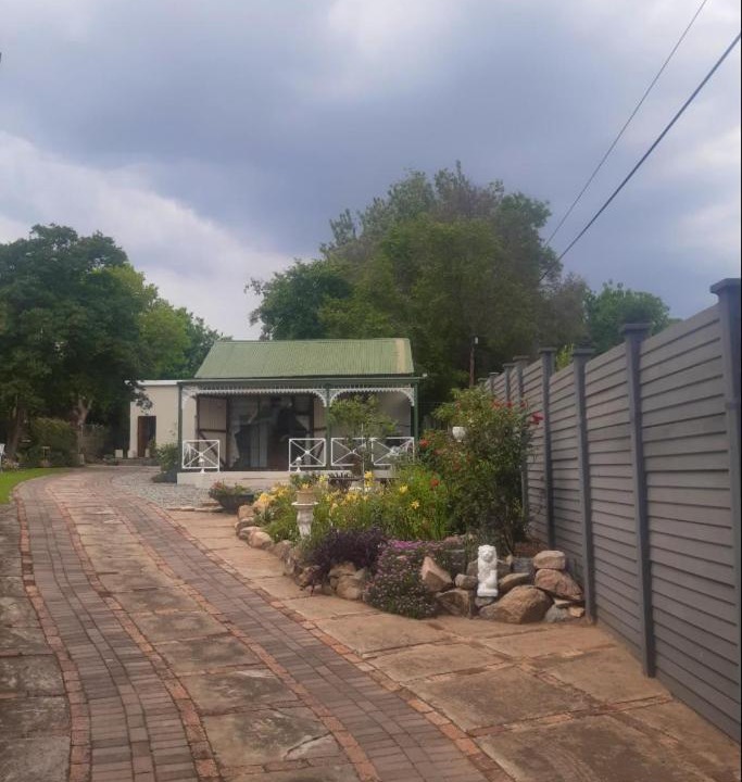 Photo of Others in Parys