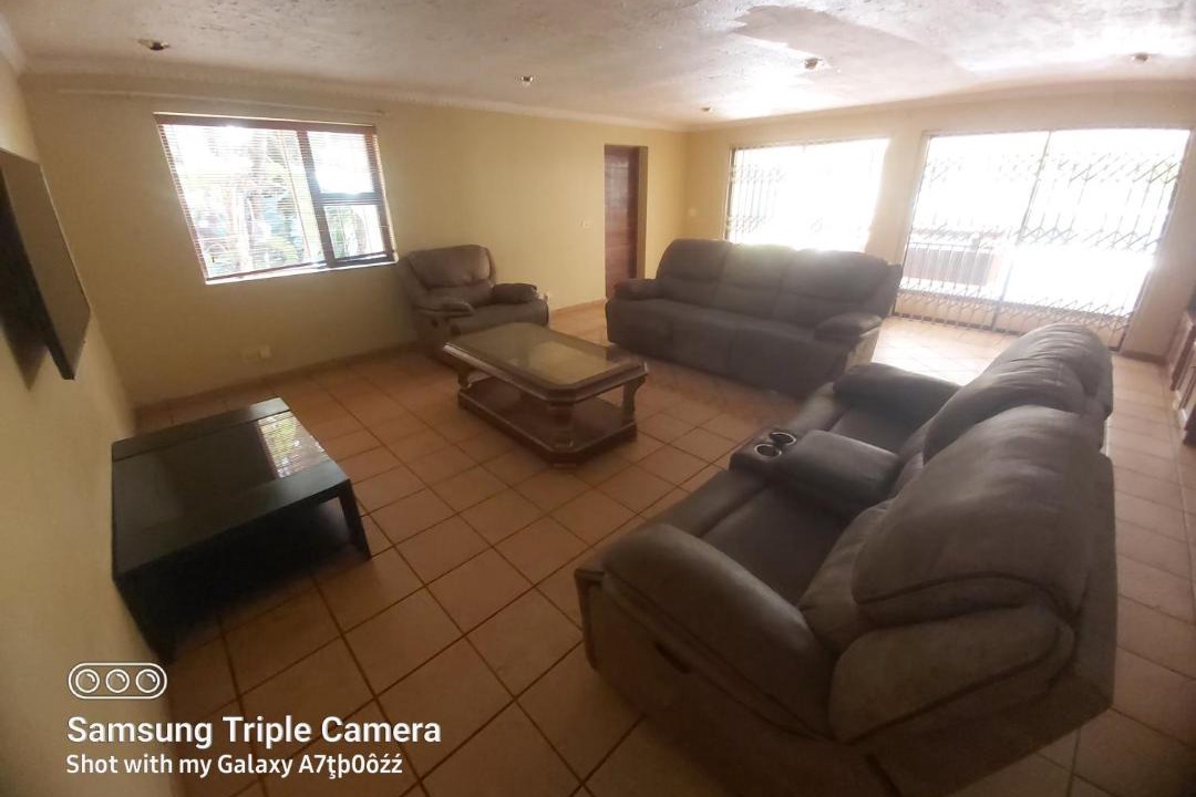 Photo of Livingroom in Garsfontein