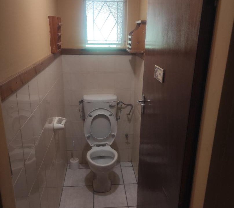 Photo of Bathroom in Universitas
