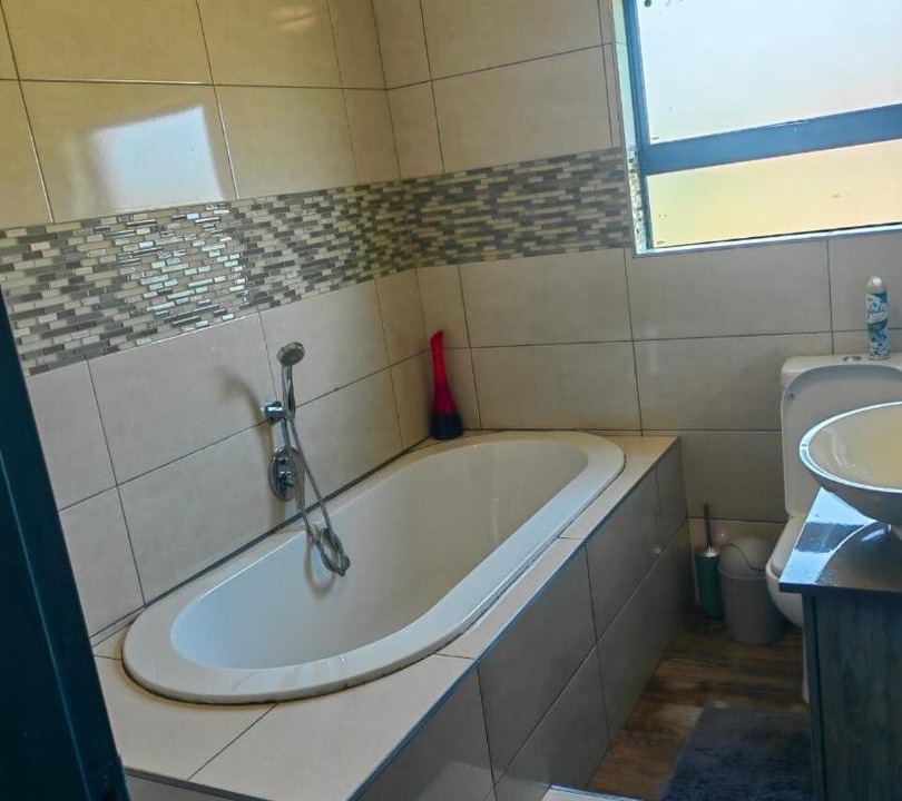 Photo of Bathroom in Emalahleni