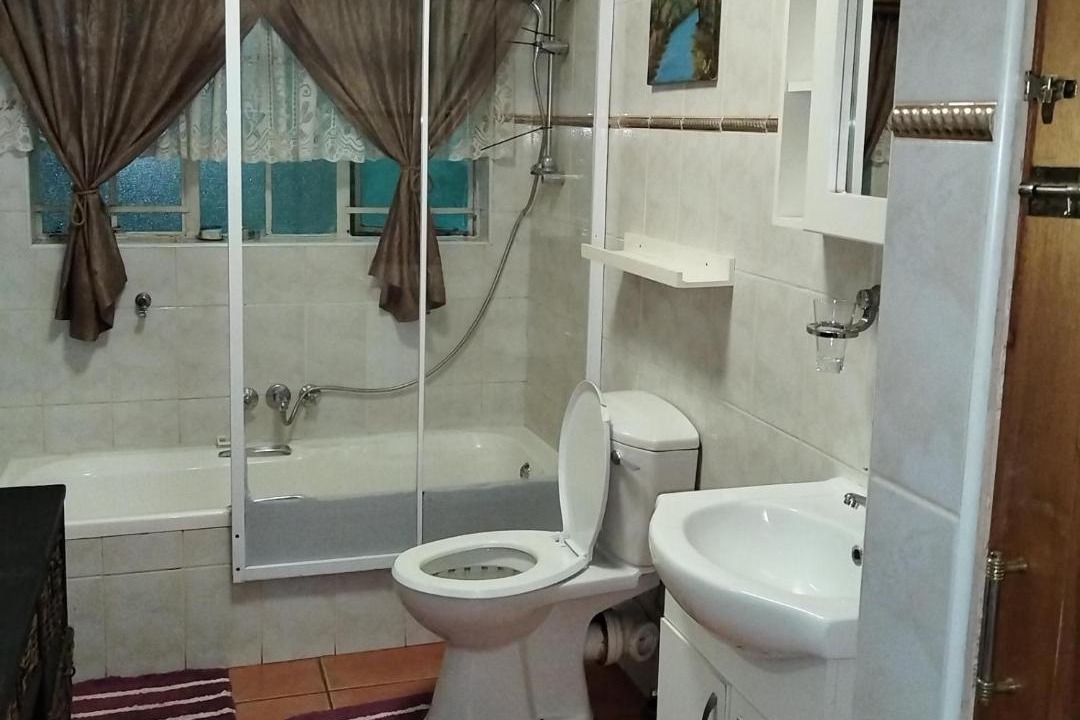 Photo of Bathroom in Roodeplaat