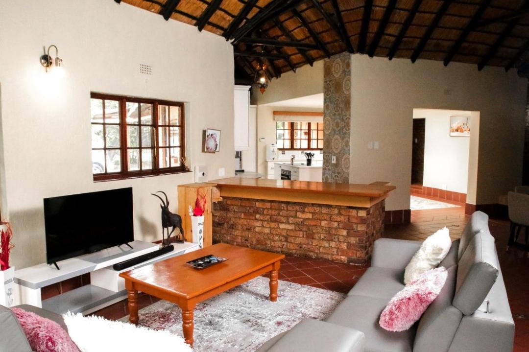 Photo of Livingroom in Greater Johannesburg Metropolitan Area
