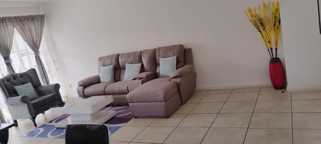 Photo of Livingroom in Greater Johannesburg Metropolitan Area