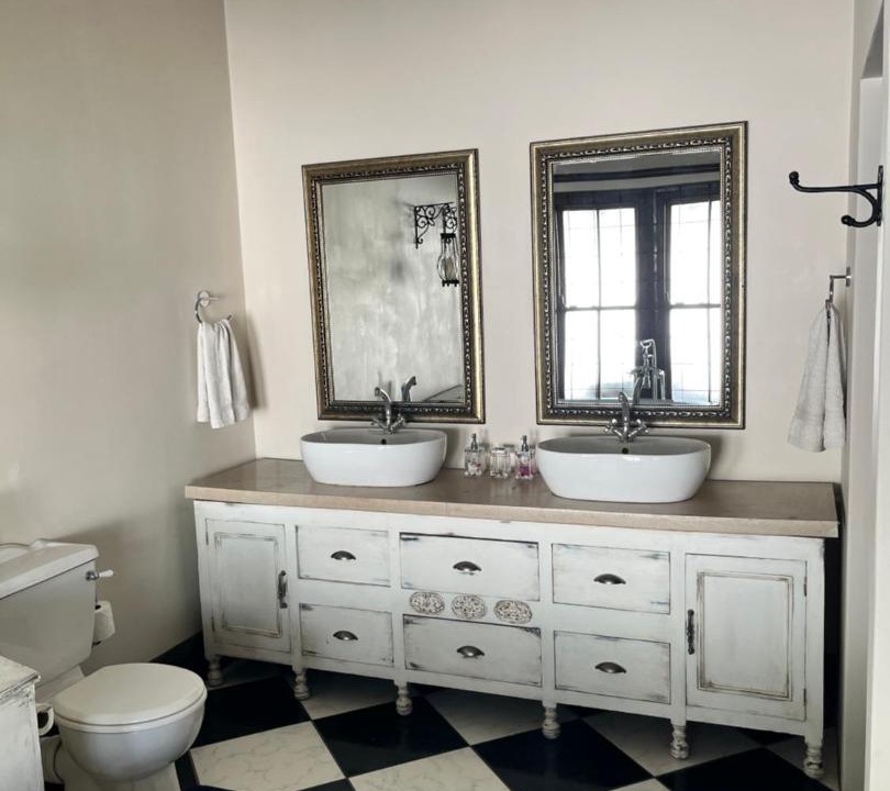 Photo of Bathroom in Graaff-Reinet