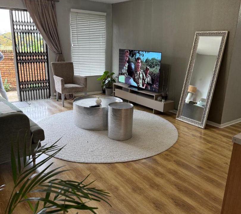 Photo of Livingroom in Emalahleni