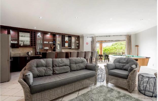 Photo of Livingroom in Sheffield Beach