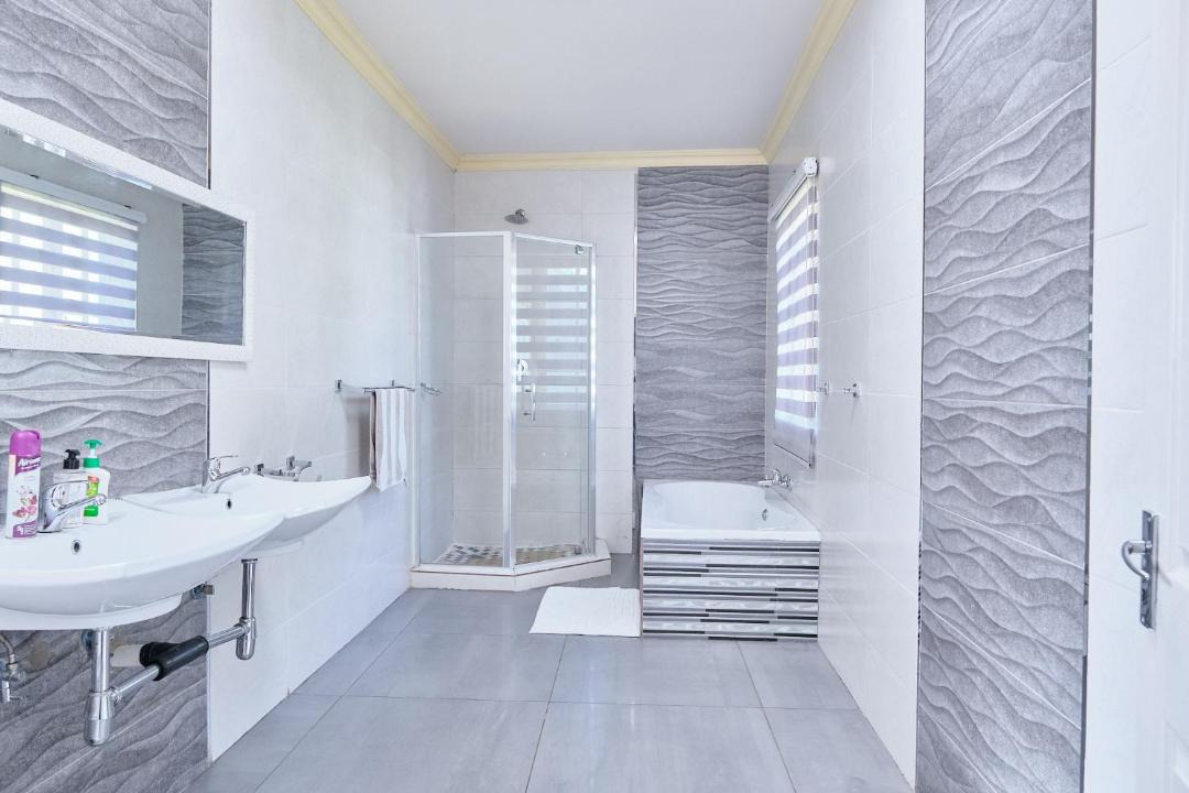 Photo of Bathroom in Evander