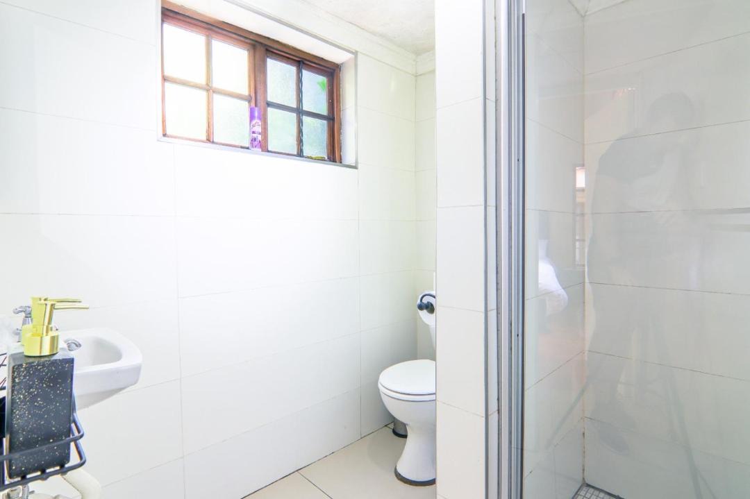 Photo of Bathroom in Baileys Muckleneuk