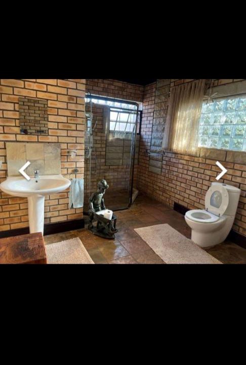 Photo of Bathroom in Universitas