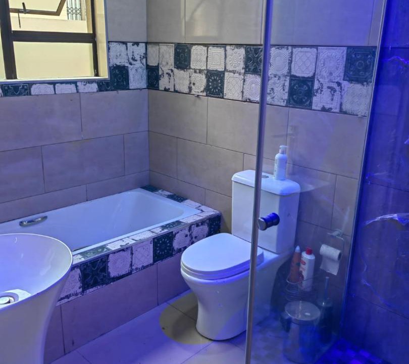 Photo of Bathroom in Emalahleni