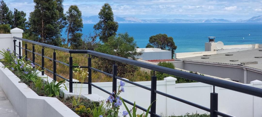 Photo of Patio Balcony in Mountainside