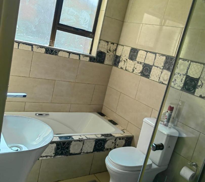 Photo of Bathroom in Emalahleni
