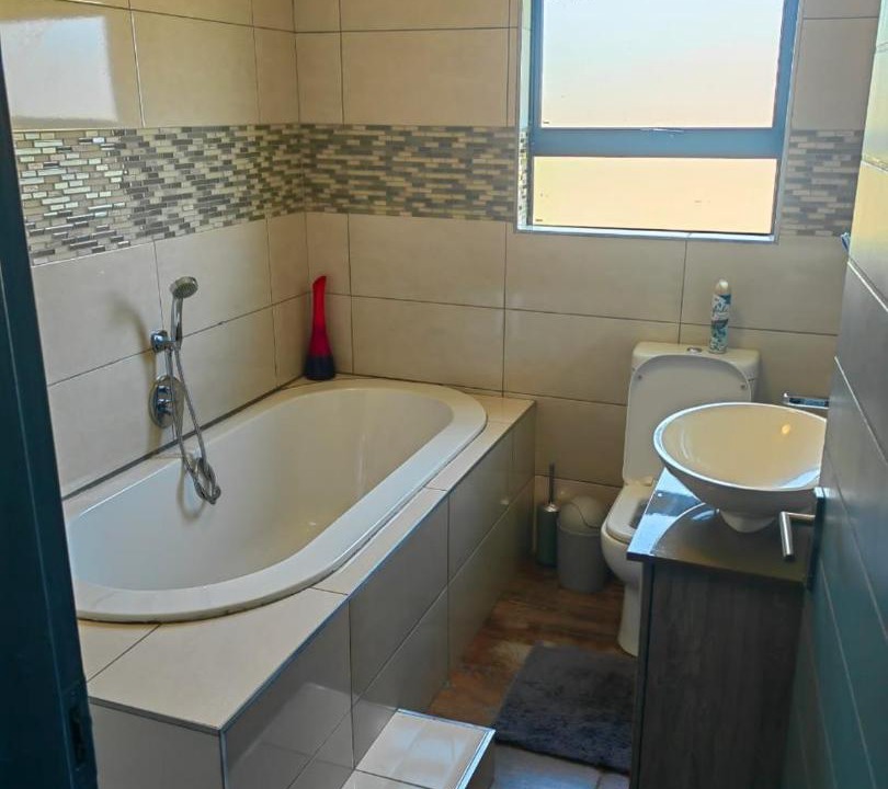 Photo of Bathroom in Emalahleni