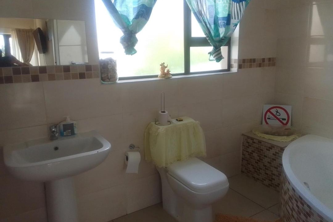 Photo of Bathroom in Fichardt Park