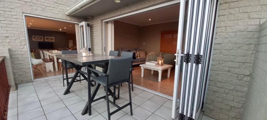 Photo of Patio Balcony in Paradise Beach