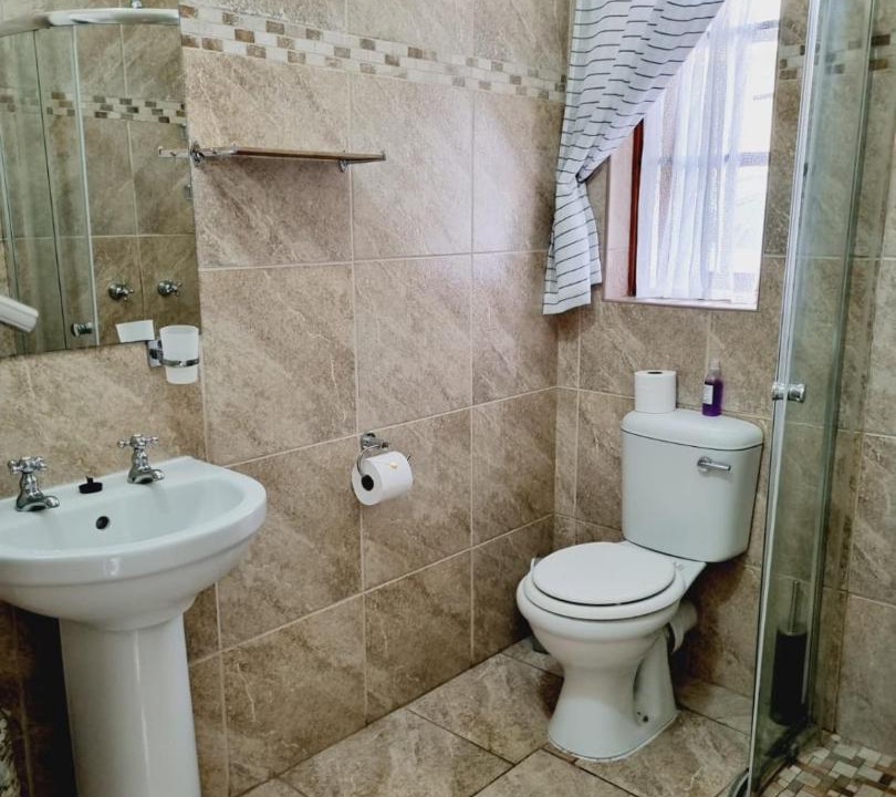 Photo of Bathroom in Graaff-Reinet