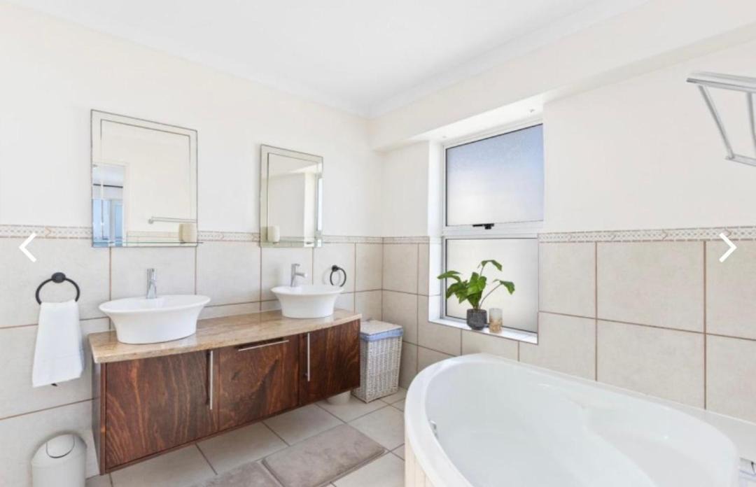 Photo of Bathroom in Bloubergstrand