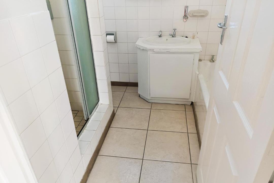 Photo of Bathroom in Komani