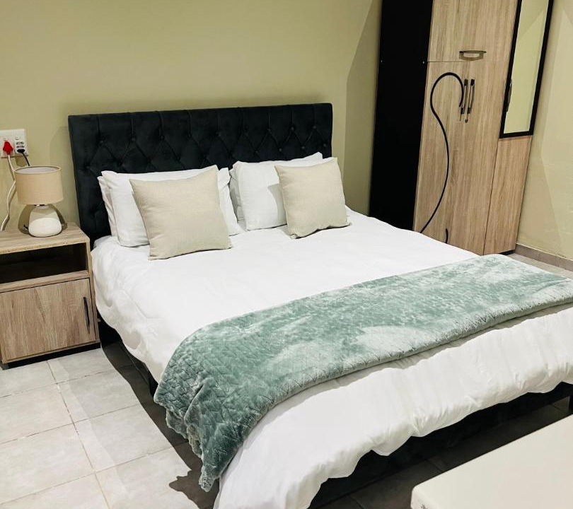 Photo of Bedroom in Constantia Kloof