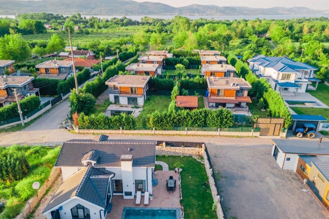 Photo of Others in Yanik