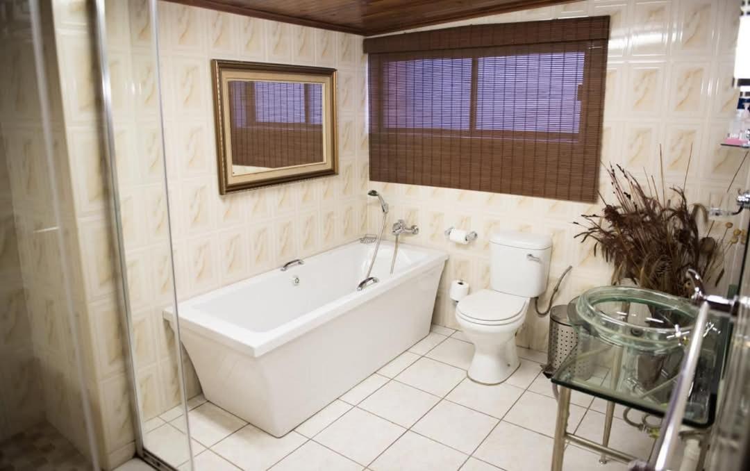 Photo of Bathroom in Greater Johannesburg Metropolitan Area
